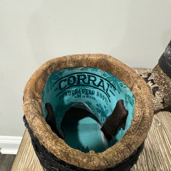 Black and Gold Western Ankle Boots - Picture 4 of 6